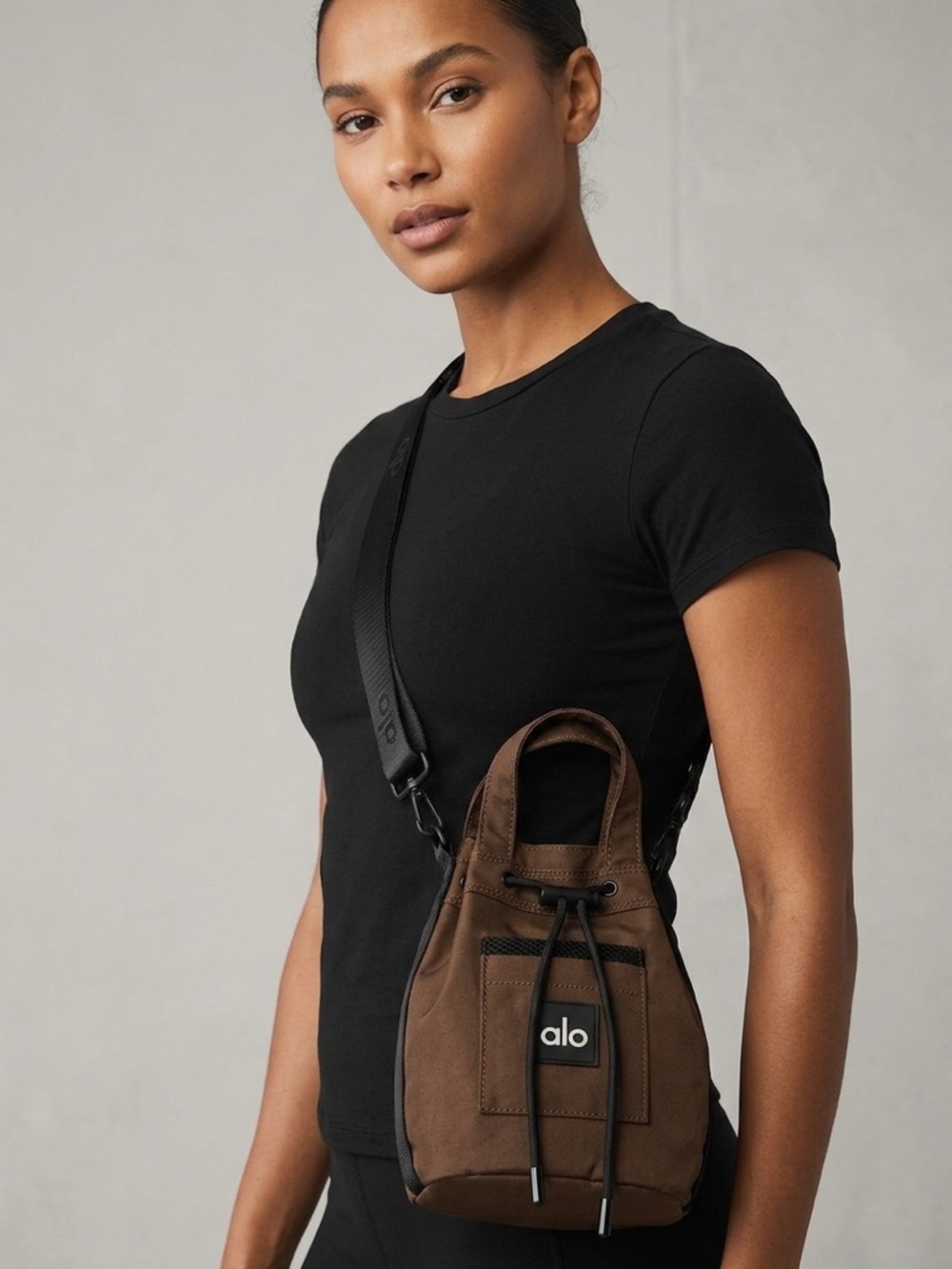 Alo Yoga bucket-style crossbody bag NWT BROWN AVAILABLE - Picture 4 of 15